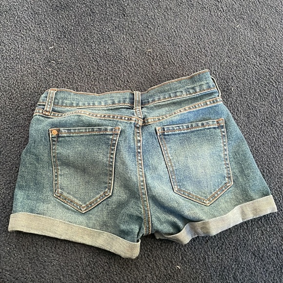 old navy boyfriend jean shorts - Picture 2 of 4